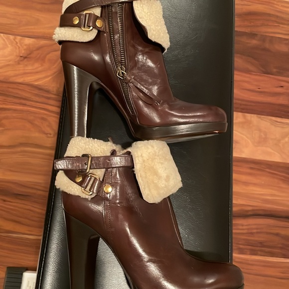 Miu Miu shearling and leather bootie - Picture 4 of 4
